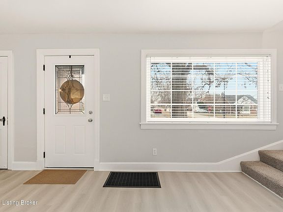 5th image of 2934 Curran Rd