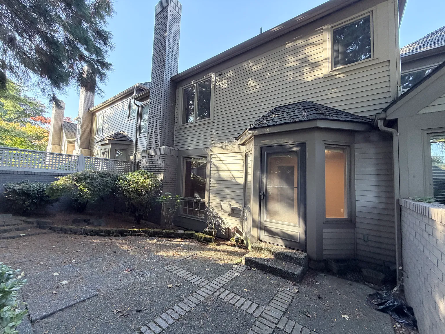2 bed, 1861 sqft, $4,300 — Photo 2