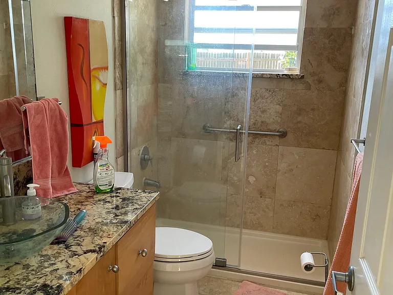 Secondary bath, also with walk in shower