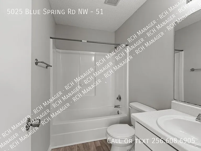 Wilshire Park Apartments — Photo 11