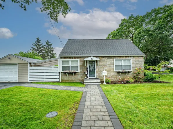 10 Benefit Street, Merrick, NY 11566