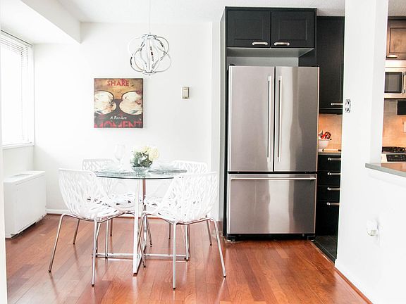 dining area w/modern fixture ...