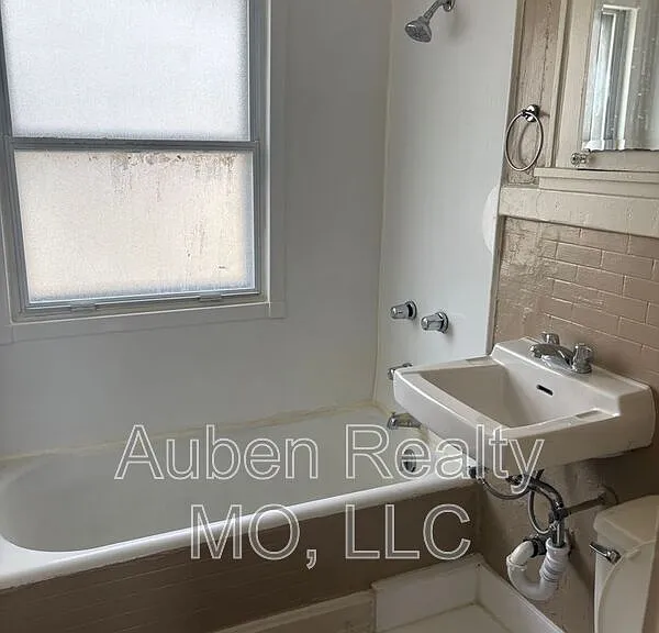 5446 Harrison St #2F — Photo 6