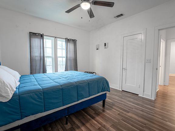 4th image of 2050 Cincinnati Ave