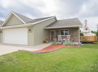 204 F Cir UNIT B, Kalona, IA 52247