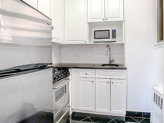 4th image of 4 Park Ave APT 5K