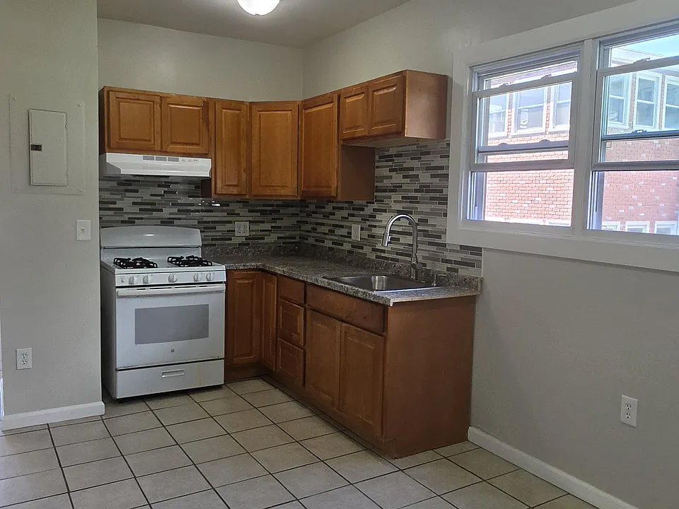 279 Captain Thomas Blvd #A1