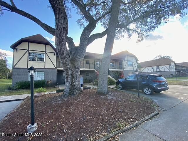 1st image of 2951 Sir Hamilton Cir #5