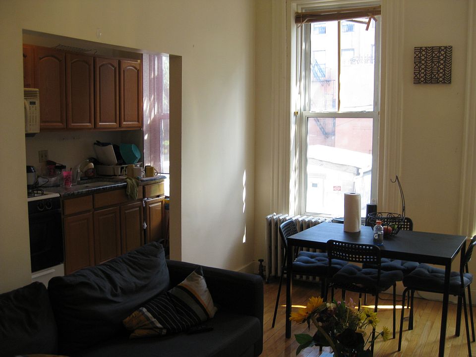 2nd image of 50 Van Buren St