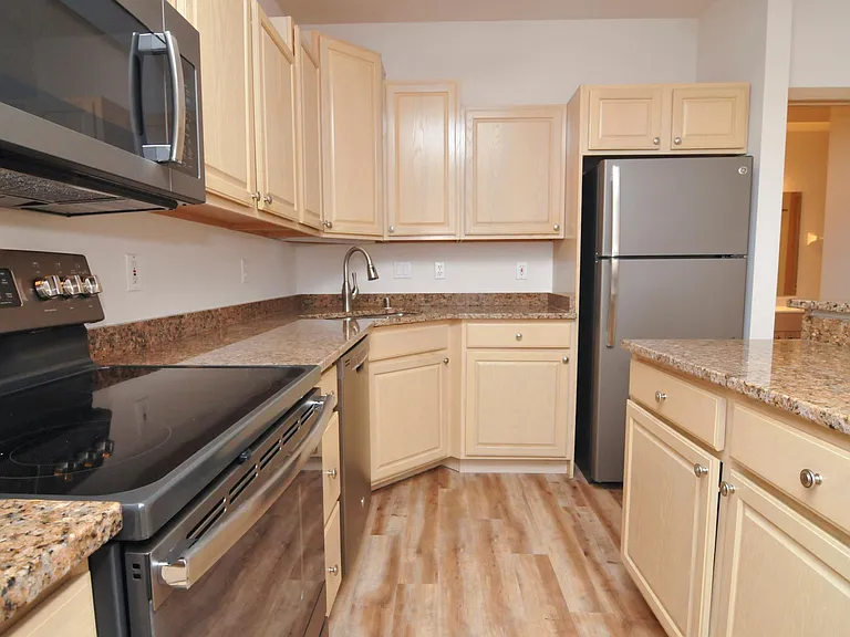 Yorktown Estates Apartments — Photo 28