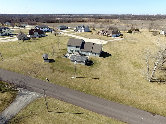 3rd image of 104 Teal Ct