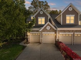 26252 Fieldstone Dr, Novi, MI 48374