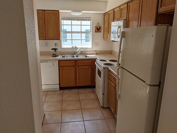 2nd image of 2102 W Greenway Pl
