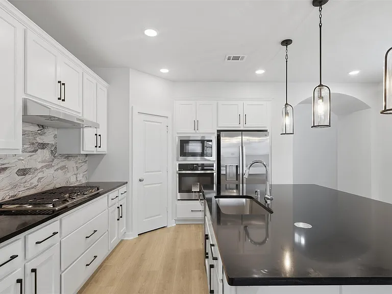 5011 Bowen Prairie Dr — Photo 8