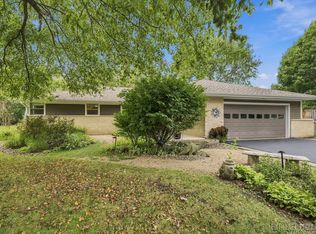 24 W Stonegate Dr, Prospect Heights, IL 60070