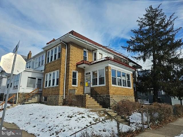 1st image of 1515 W Duncannon Ave