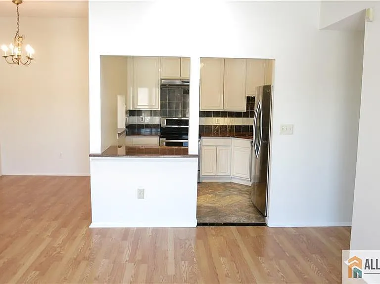 363 Lancaster Ct — Photo 3