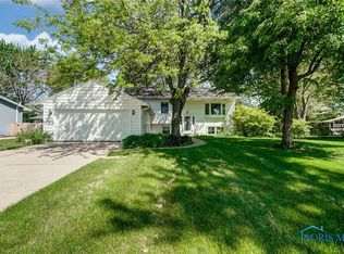 328 Birchdale Rd, Perrysburg, OH 43551