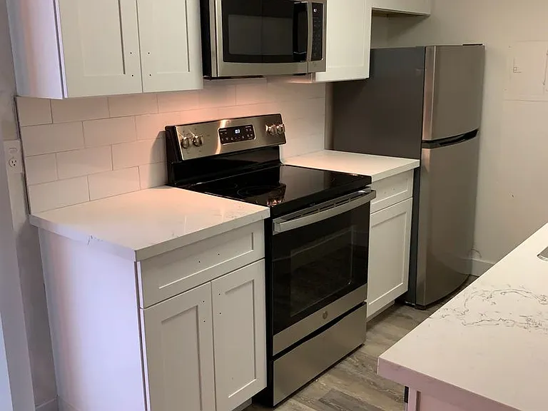 2708 C St #10 — Photo 11