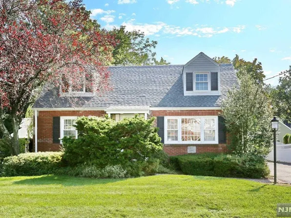 41 Seneca Ave, Emerson, NJ 07630