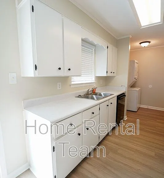 109 W 14th St — Photo 9