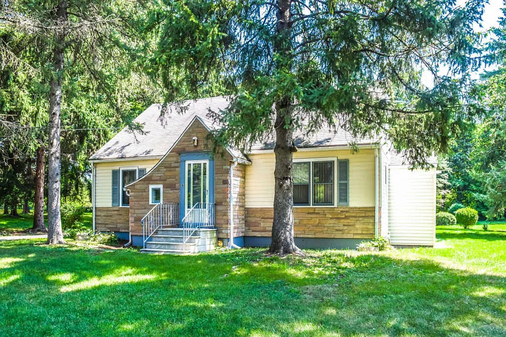 8869 Elm Ave photo 1