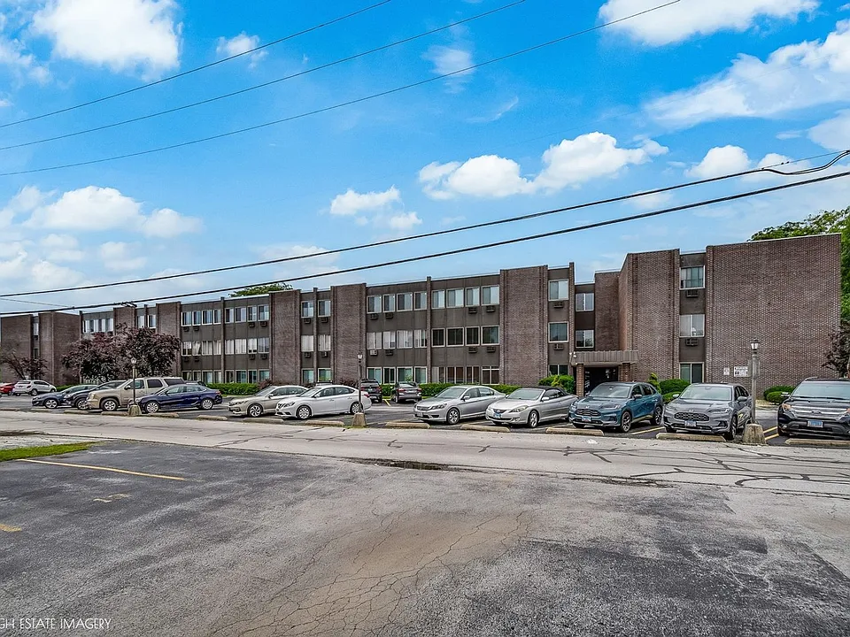 1117 Leavitt Ave #110