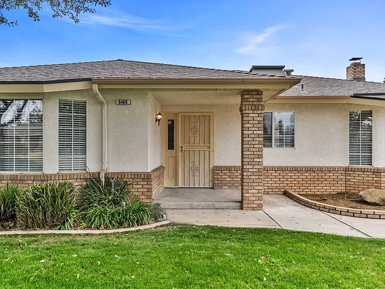 6469 N San Pedro Ave — Photo 4