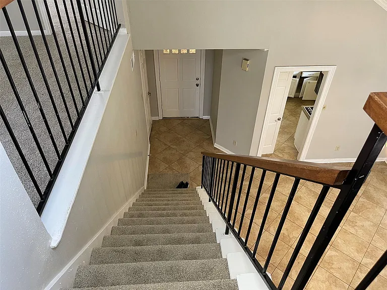 3118 Redcliff Dr — Photo 16
