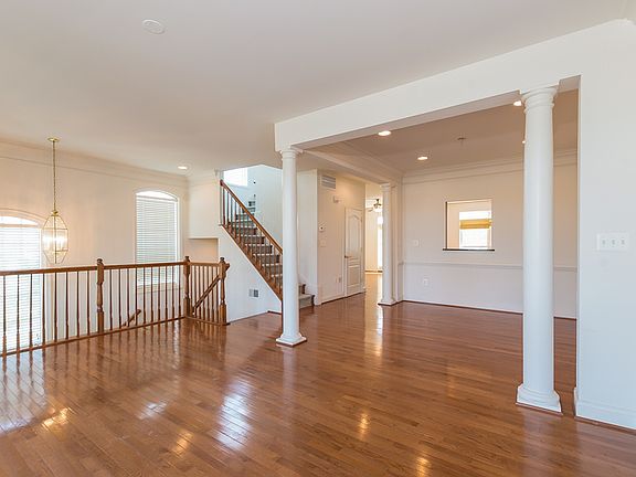 2nd image of 5401 Pachysandra Ln