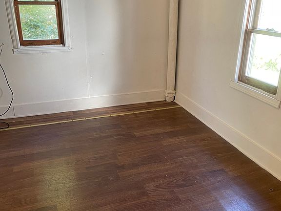 5th image of 114 E Belmont St