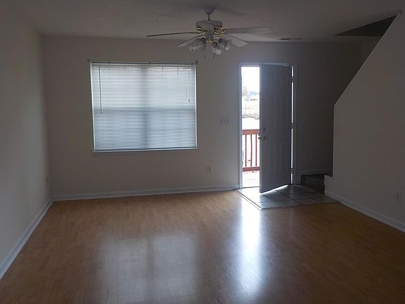 3rd image of 3155 Willow Springs Dr NE