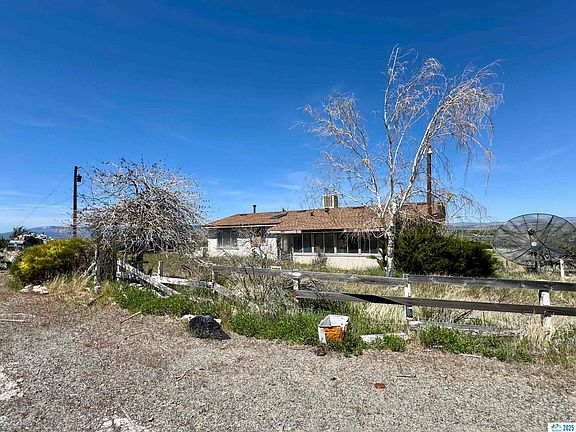 3rd image of 715-090 Sagebrush Blvd