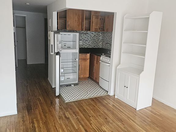 2nd image of 344 E 49th St APT 6D
