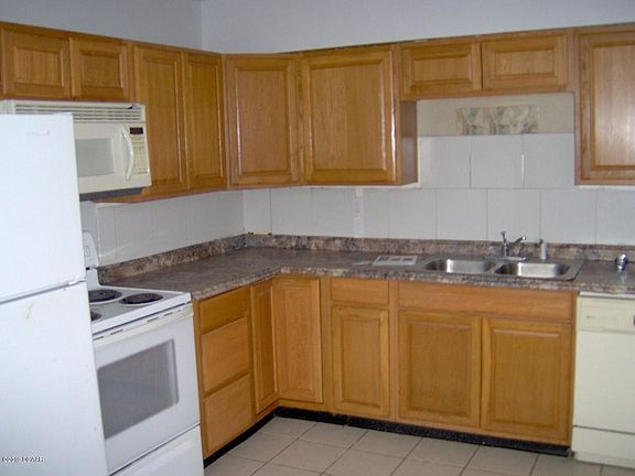2nd image of 941 Vernon St
