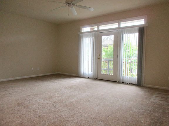 5th image of 655 Woodbrook Dr APT 401