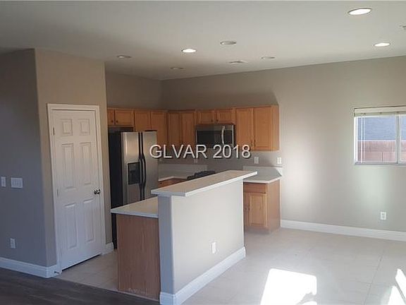 5th image of 3821 Hollycroft Dr