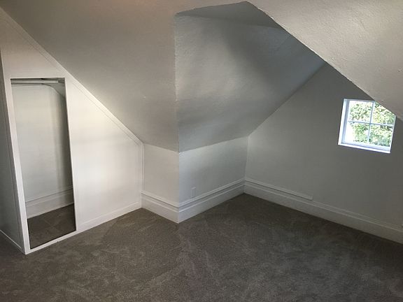 3rd image of 509 W McLoughlin Blvd
