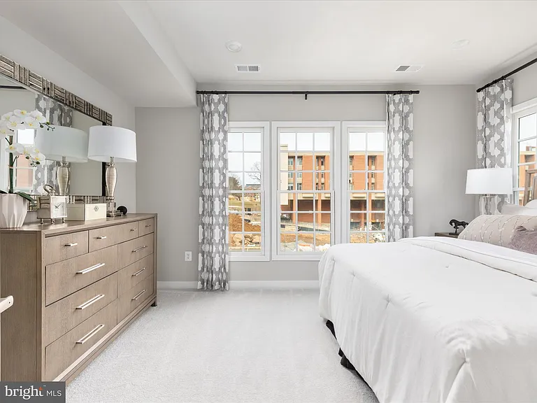 1341 Aspen NW — Photo 15