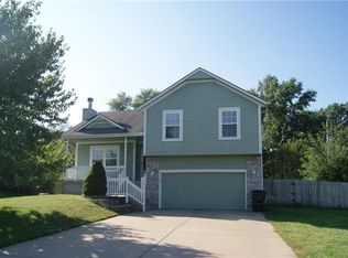 15523 Pin Oak Dr, Basehor, KS 66007