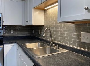 7401 101st St W #201, Bloomington, MN 55438