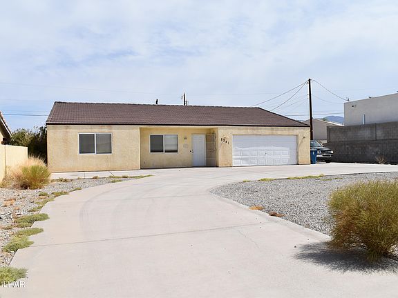 2nd image of 2241 Holly Ave