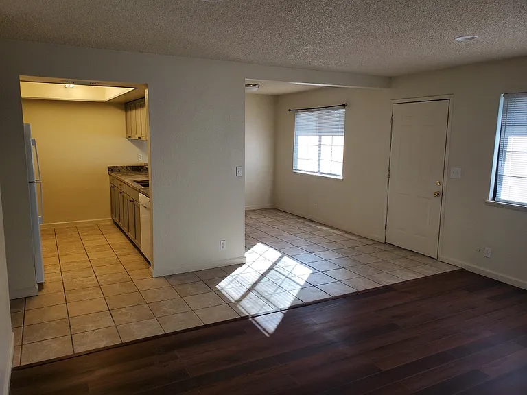 5-1290 Bundy Ct #5 — Photo 5