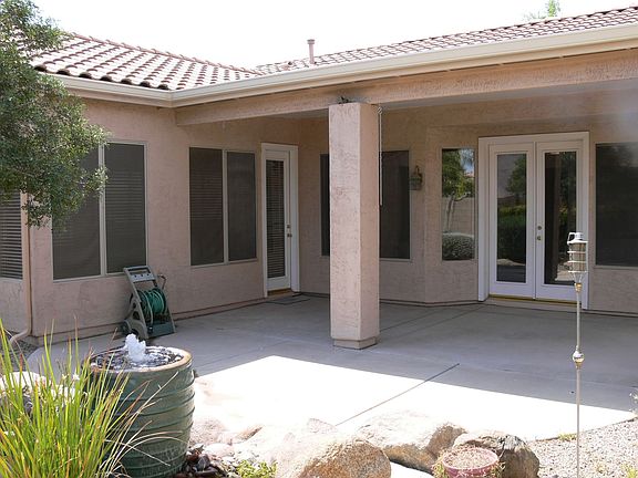 Covered patio with extended entertaining area
