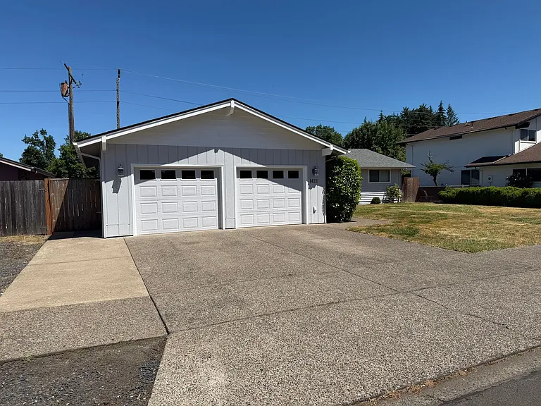 1422 Lawnridge Ave — Photo 2