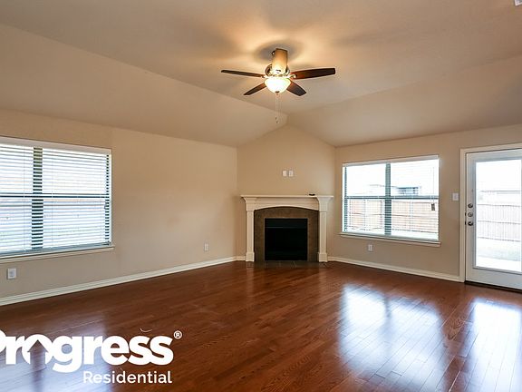 3rd image of 122 Brook Hollow Ln
