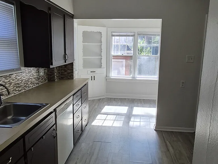 2808 Goddard Rd — Photo 9