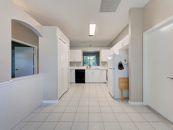 5th image of 550 NW Cortina Lane
