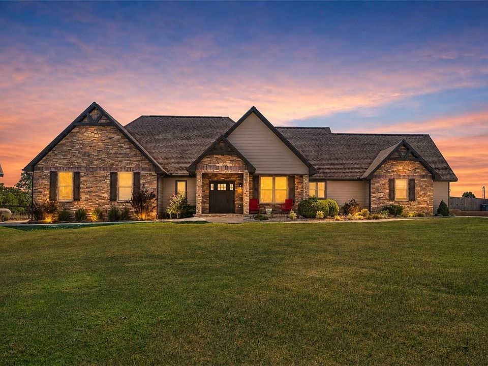 1st image of 125 Doering Cir