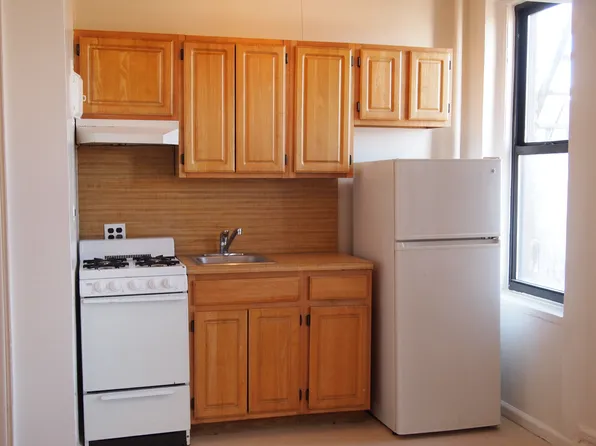 2438 Morris Avenue image 1 of 2